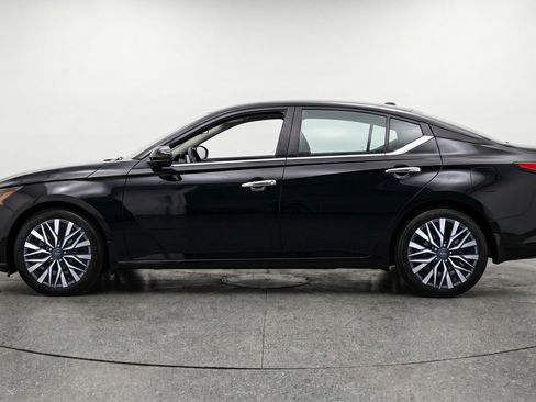 Used 2025 Nissan Altima 2.5 SV FWD image 5