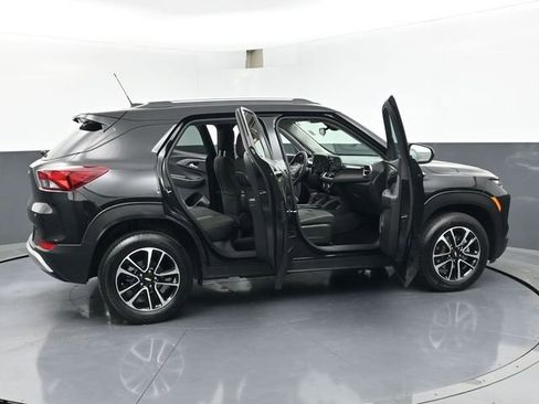 Used 2025 Chevrolet TrailBlazer LT AWD/4WD image 47
