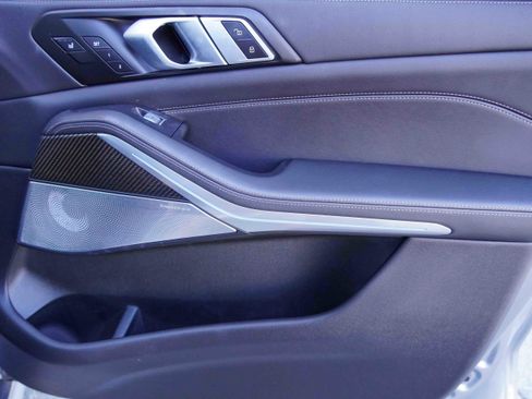 Certified 2025 BMW X7 M60i image 32