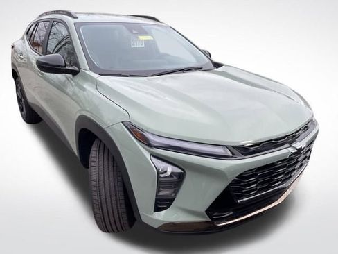 Used 2025 Chevrolet Trax ACTIV image 2