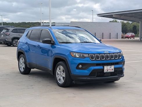 Used 2022 Jeep Compass Latitude FWD image 7
