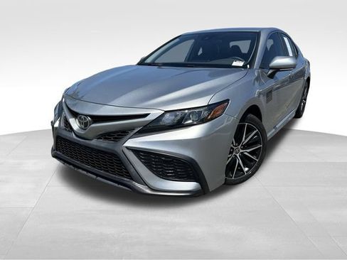 Used 2022 Toyota Camry SE FWD image 9