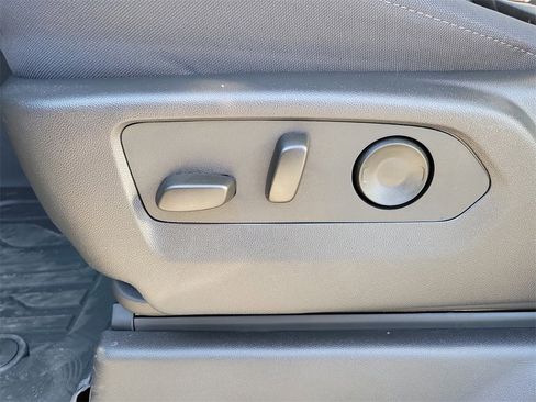 New 2026 GMC Sierra 1500 SLE w/ Preferred Package image 23