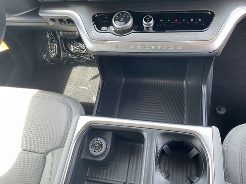 New 2026 Ford Expedition Max Platinum image 13