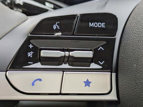 Certified 2025 Hyundai Elantra SEL image 24