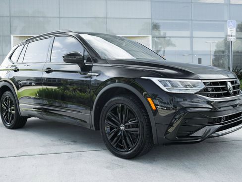 Used 2022 Volkswagen Tiguan SE R-Line image 5