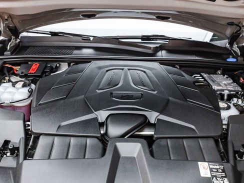 Used 2025 Porsche Cayenne E-Hybrid image 32