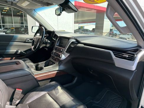Used 2019 GMC Yukon XL SLT w/ Open Road Package AWD/4WD image 10