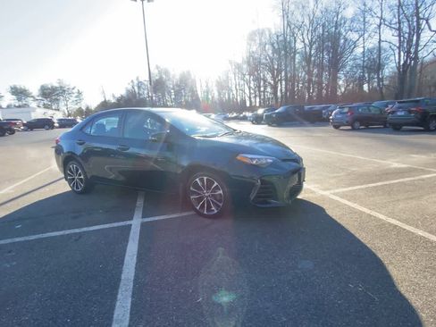 Used 2017 Toyota Corolla SE image 2