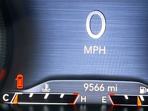 Used 2023 Jeep Cherokee Altitude Lux w/ Lux Elite Package image 12