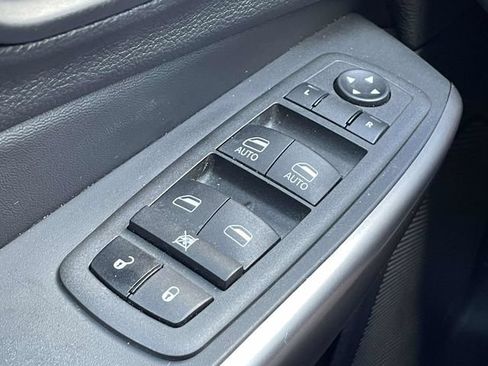 Used 2022 Jeep Cherokee Latitude Lux w/ Sun & Sound Group AWD/4WD image 32