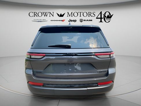 Used 2025 Jeep Grand Cherokee Limited w/ Luxury Tech Group II AWD/4WD image 12