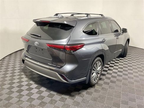 Used 2020 Toyota Highlander Platinum image 17