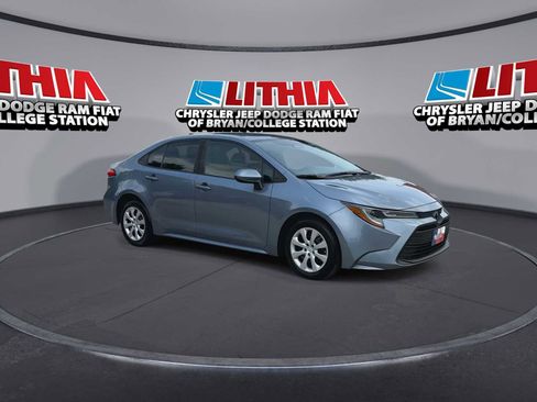 Used 2023 Toyota Corolla LE image 2