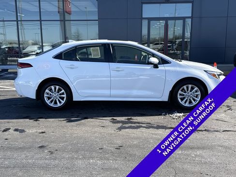 Used 2025 Toyota Corolla XLE image 2