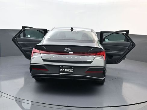Certified 2025 Hyundai Elantra SEL FWD image 22
