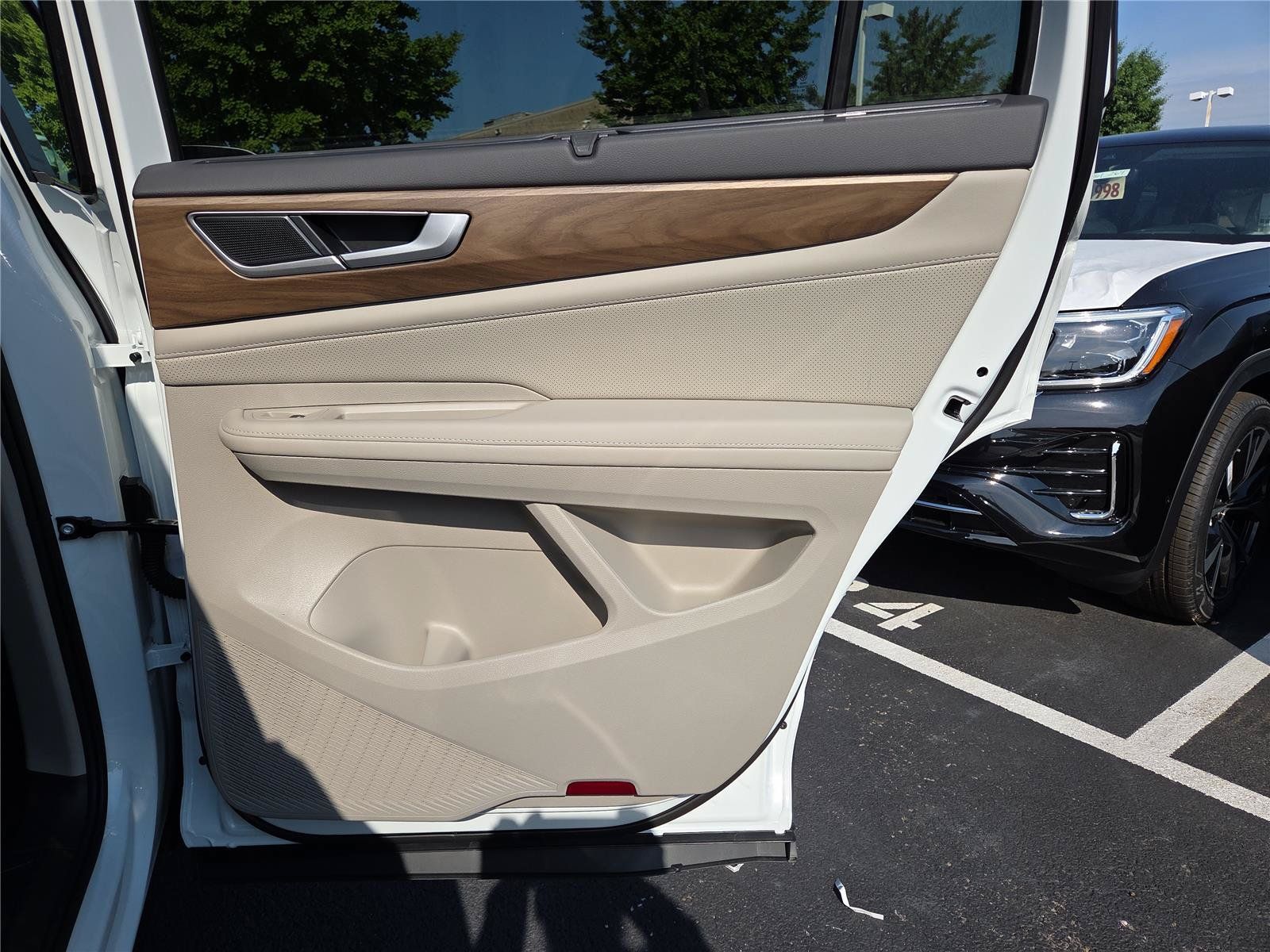 New 2026 Volkswagen Atlas SE FWD image 28