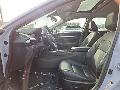 Certified 2023 Nissan Altima 2.5 SR w/ SR Premium Package FWD image 12