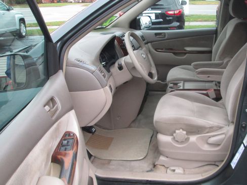 Used 2004 Toyota Sienna LE image 12