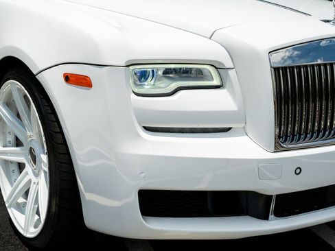 Used 2010 Rolls-Royce Ghost RWD image 9