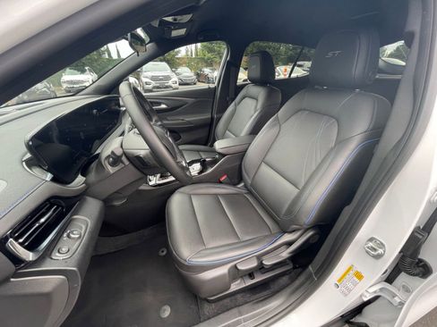 Used 2025 Buick Envista Sport Touring image 35