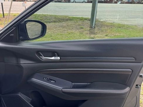 Used 2021 Nissan Altima 2.5 SR w/ SR Premium Package FWD image 12