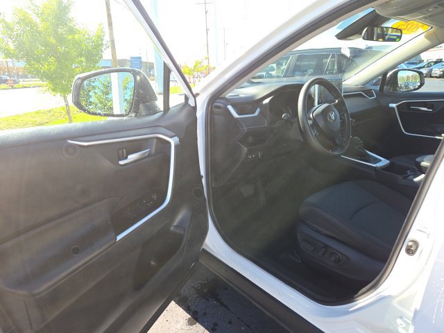 Used 2025 Toyota RAV4 XLE AWD/4WD image 17