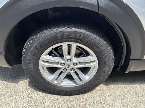 Used 2023 Ford Explorer XLT RWD image 17
