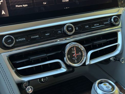 New 2025 Bentley Flying Spur Plug-In Hybrid image 31