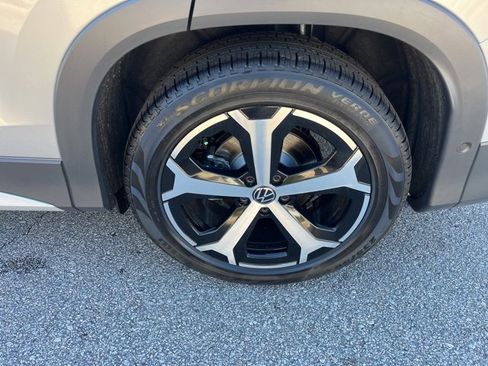 New 2025 Volkswagen Tiguan SE image 25