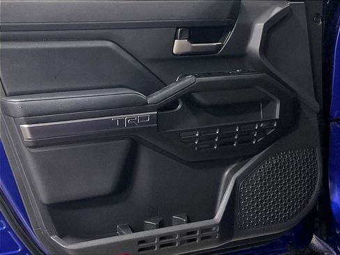 Certified 2025 Toyota Tacoma TRD Off-Road image 9