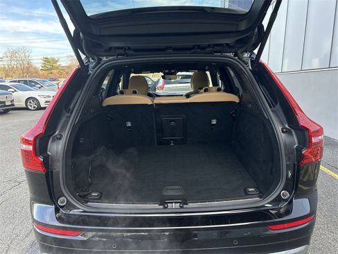 Certified 2023 Volvo XC60 B6 Ultimate w/ Climate Package image 27