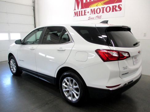Used 2021 Chevrolet Equinox LT w/ Driver Convenience Package image 4