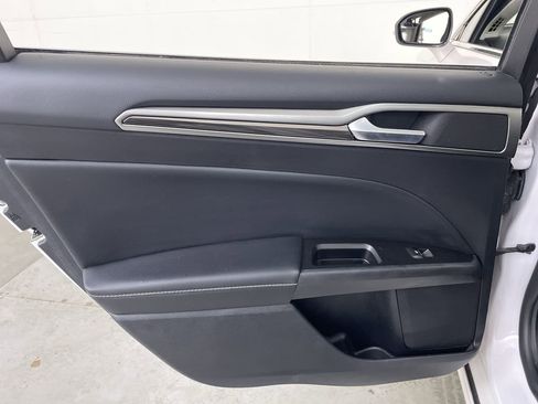 Used 2018 Ford Fusion SE w/ Fusion SE Technology Package image 19