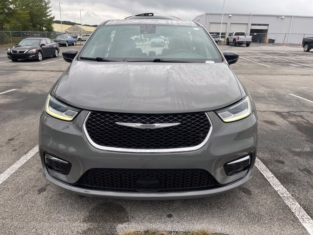 Used 2025 Chrysler Pacifica Select FWD image 8