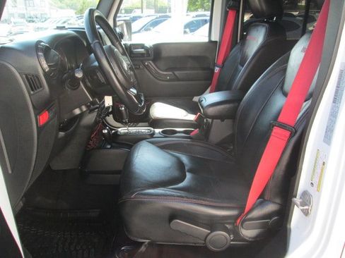 Used 2018 Jeep Wrangler Unlimited Rubicon AWD/4WD image 11
