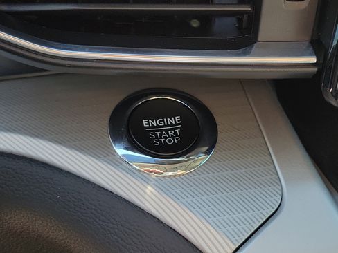 Used 2022 Ford Explorer XLT w/ Equipment Group 202A image 14