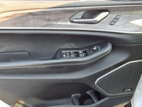 Certified 2023 Jeep Grand Cherokee Limited w/ Luxury Tech Group II AWD/4WD image 6