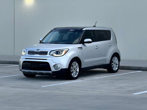 Used 2019 Kia Soul + w/ Primo Package FWD image 3