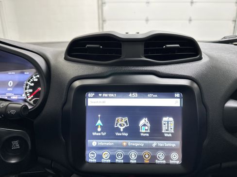 Used 2020 Jeep Renegade Limited w/ UConnect 8.4 Nav Group AWD/4WD image 31