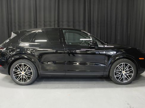 Used 2024 Porsche Cayenne image 12