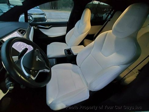 Used 2017 Tesla Model X image 31