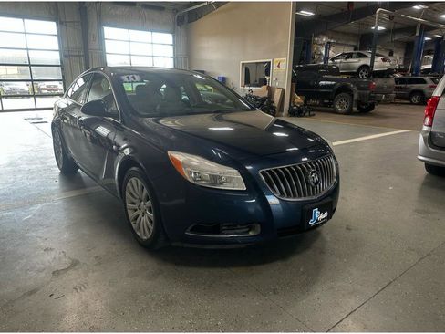 Used 2011 Buick Regal CXL image 2