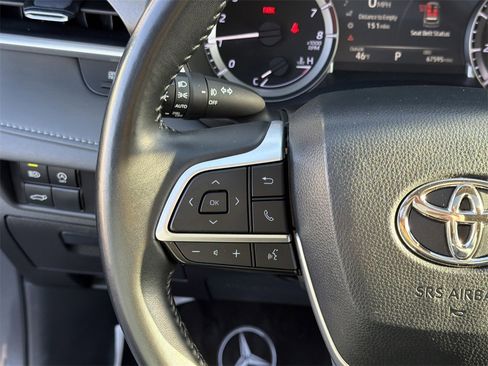 Used 2023 Toyota Highlander XLE image 28