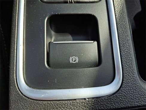 Certified 2018 Ford Escape SE w/ SE Sport Appearance Package image 22