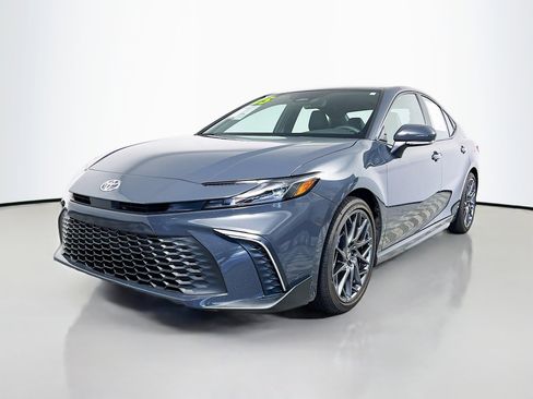 Used 2025 Toyota Camry SE w/ Convenience Package image 10