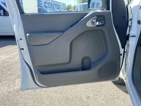 Used 2018 Nissan Frontier SV image 16