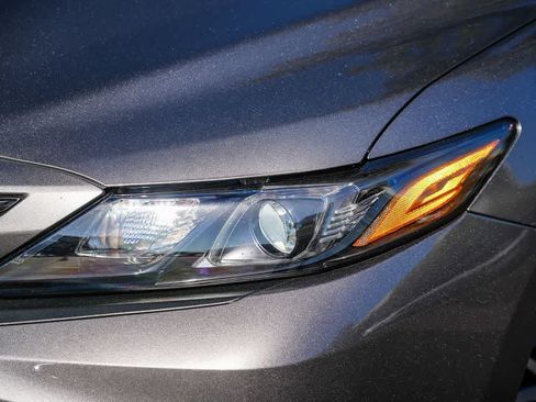 Used 2023 Toyota Camry SE FWD image 2