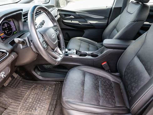 Used 2023 Chevrolet Bolt LT w/ Infotainment Package FWD image 17