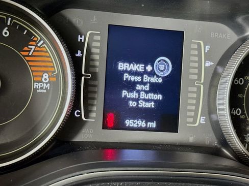 Used 2020 Jeep Cherokee Latitude Plus AWD/4WD image 14